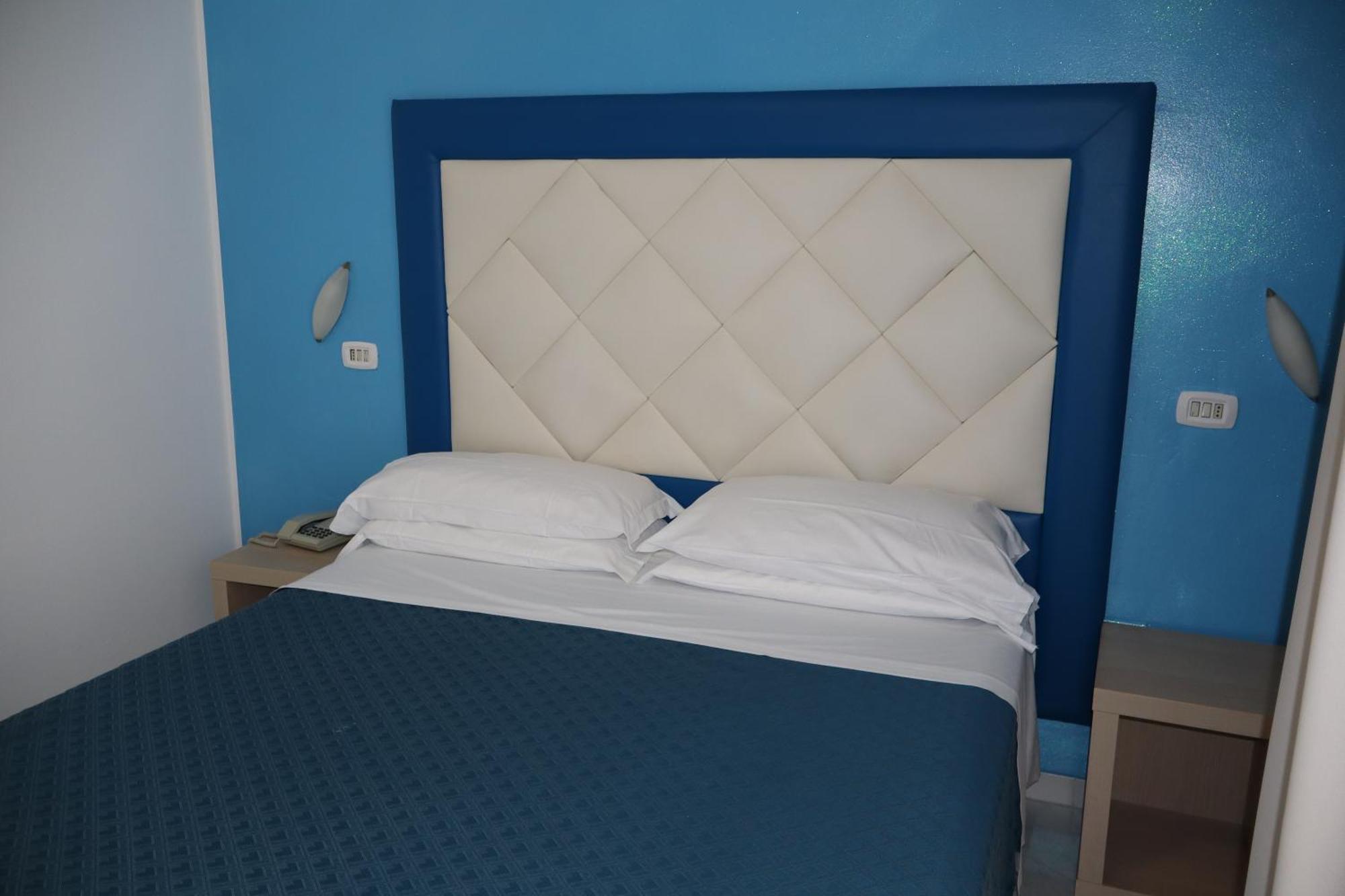 Hotel Albatros Roseto Degli Abruzzi Buitenkant foto