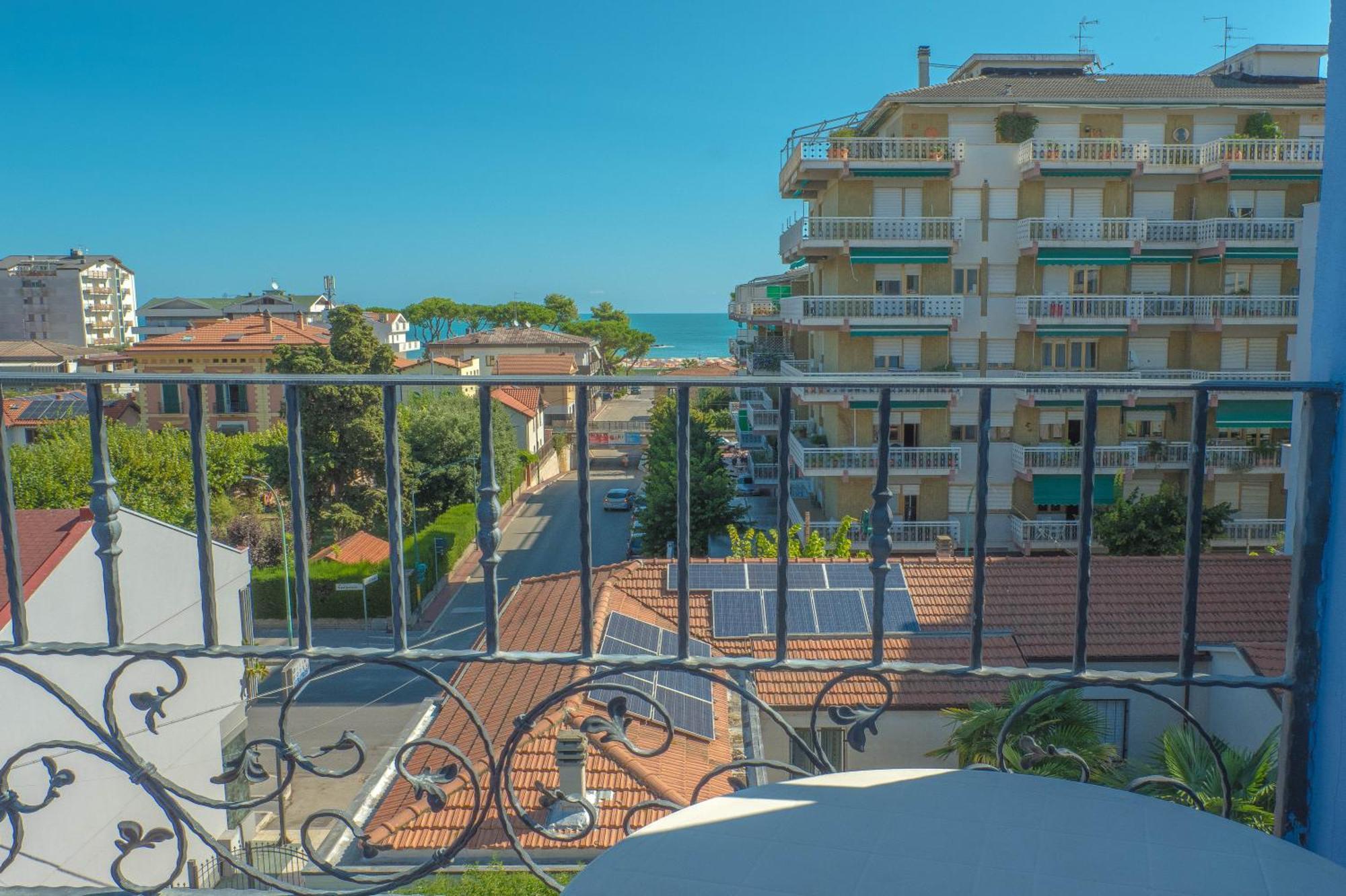 Hotel Albatros Roseto Degli Abruzzi Buitenkant foto