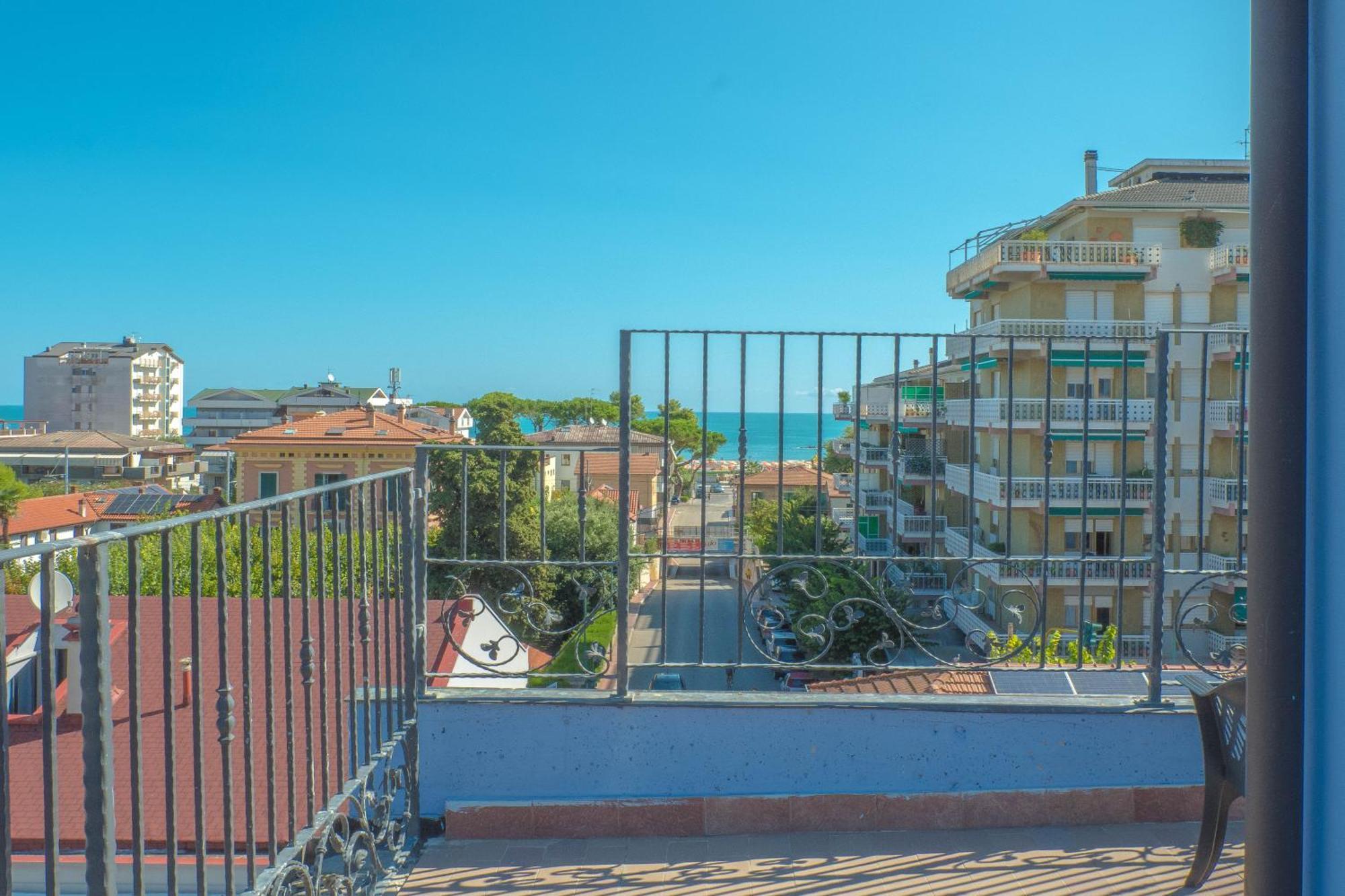 Hotel Albatros Roseto Degli Abruzzi Buitenkant foto