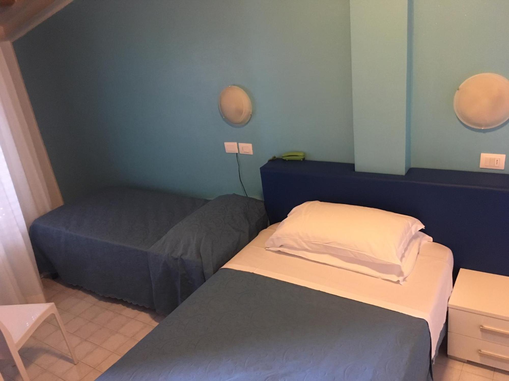 Hotel Albatros Roseto Degli Abruzzi Buitenkant foto