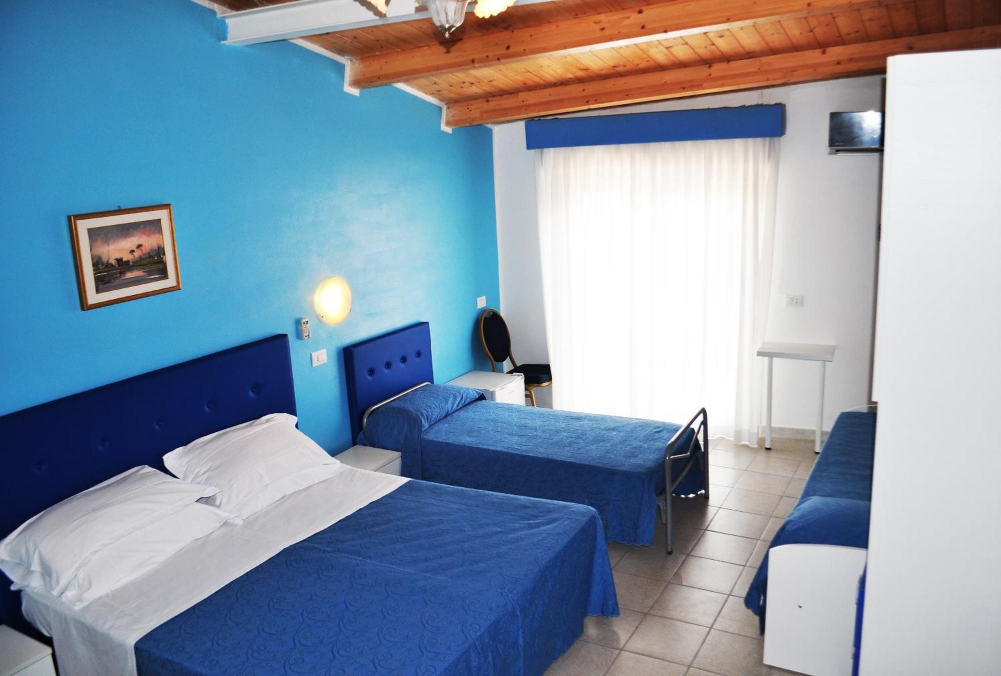 Hotel Albatros Roseto Degli Abruzzi Buitenkant foto