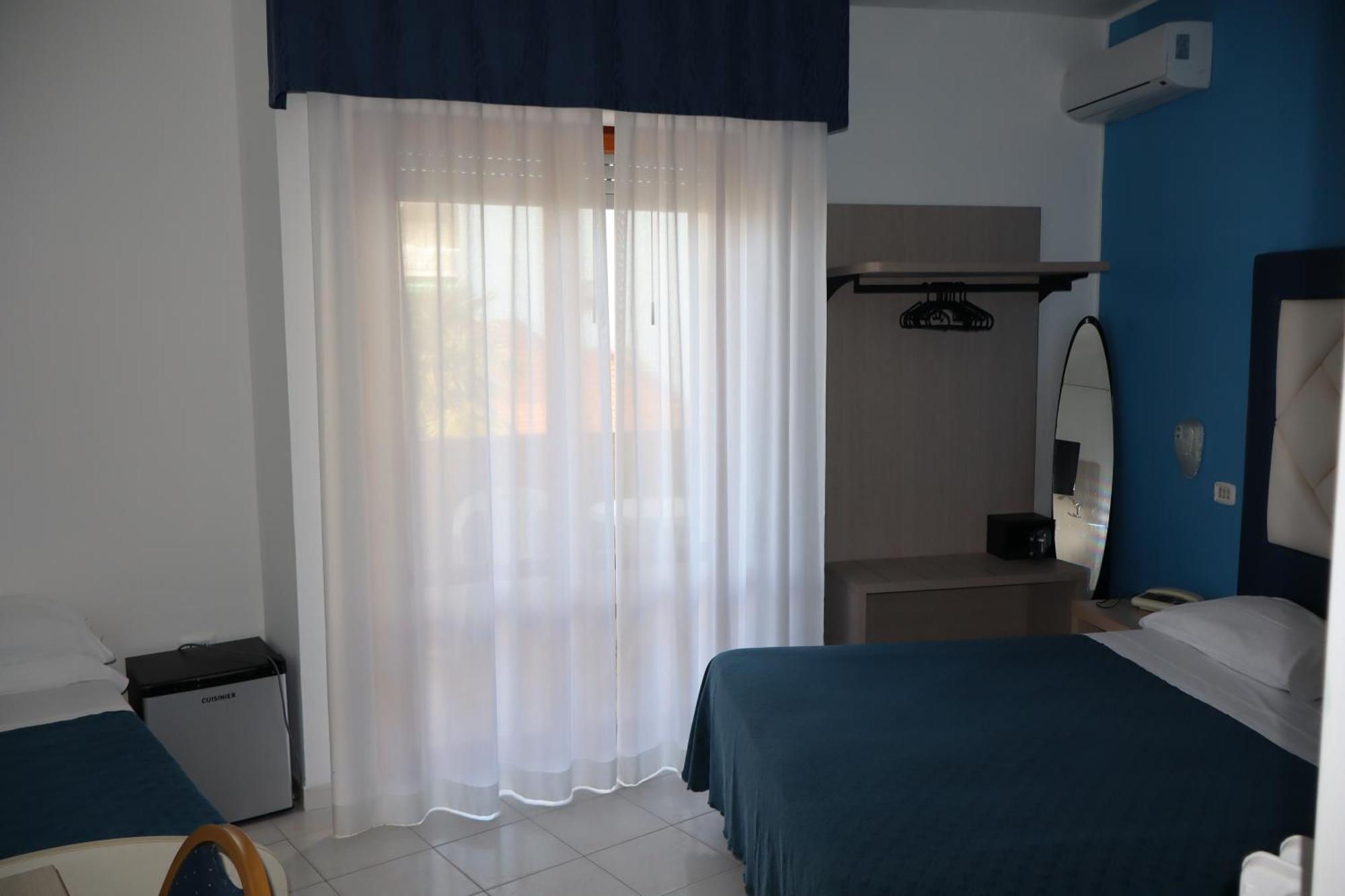 Hotel Albatros Roseto Degli Abruzzi Buitenkant foto